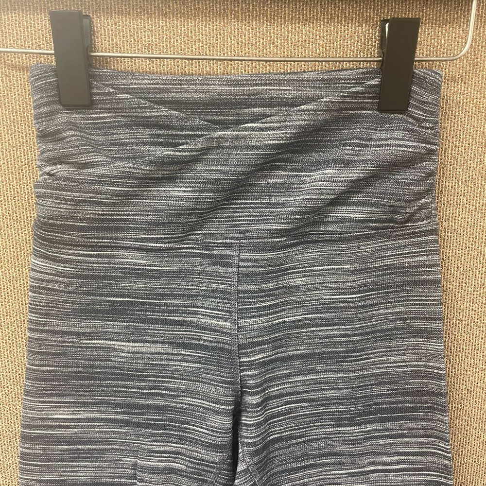 🖤Lululemon  Align Cropped Dark Grey High-Waisted Performance size 4 Looks new - Picture 4 of 11
